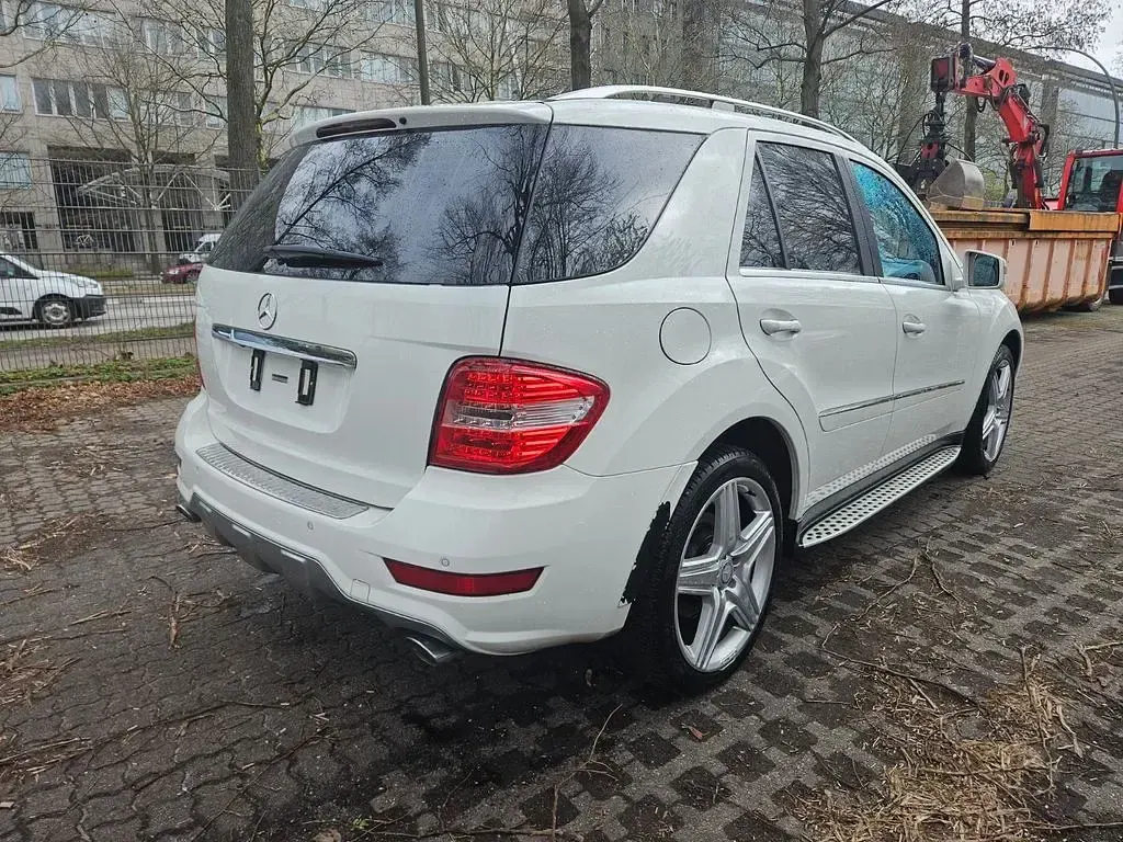 Gebraucht Mercedes ML350 Edition 231 PS (169 kW) 2011 Weiß SUV
