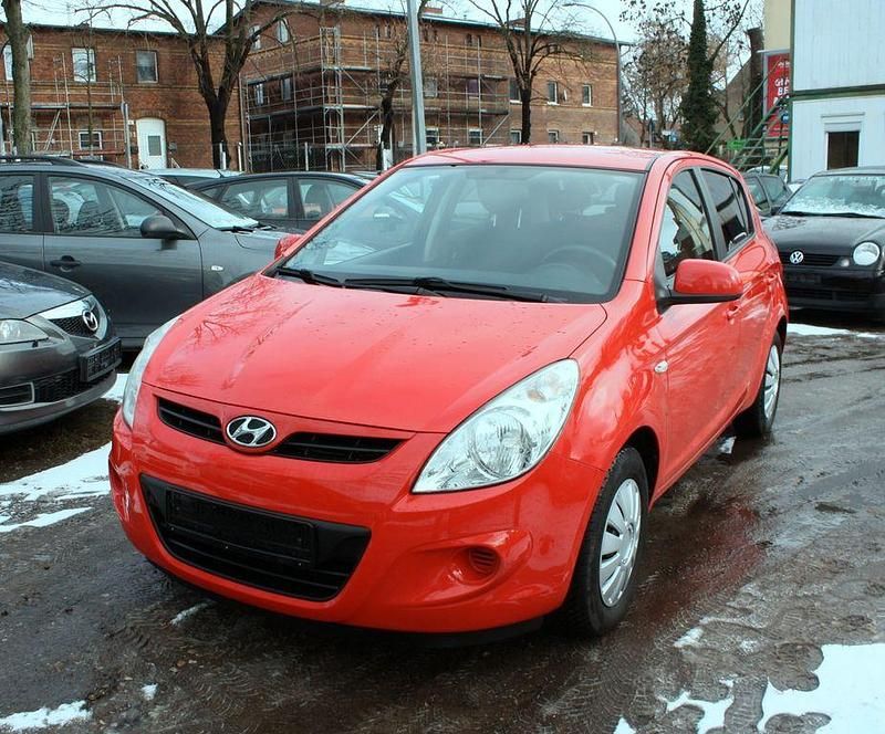 Gebraucht Hyundai i20 Edition 77 PS (56 kW) 2011 Rot Kleinwagen