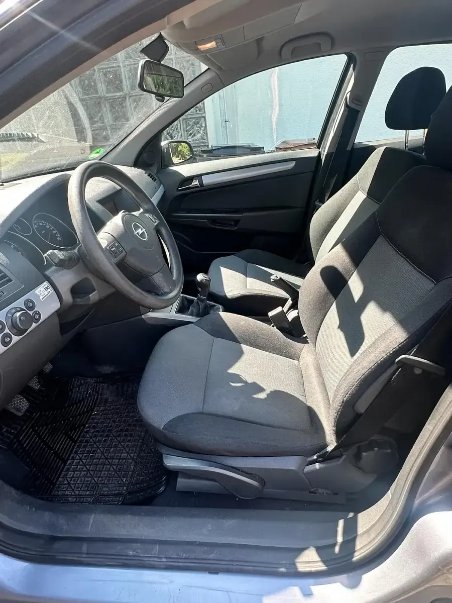 Gebraucht Opel Astra 105 PS (77 kW) 2005 Silber Kleinwagen