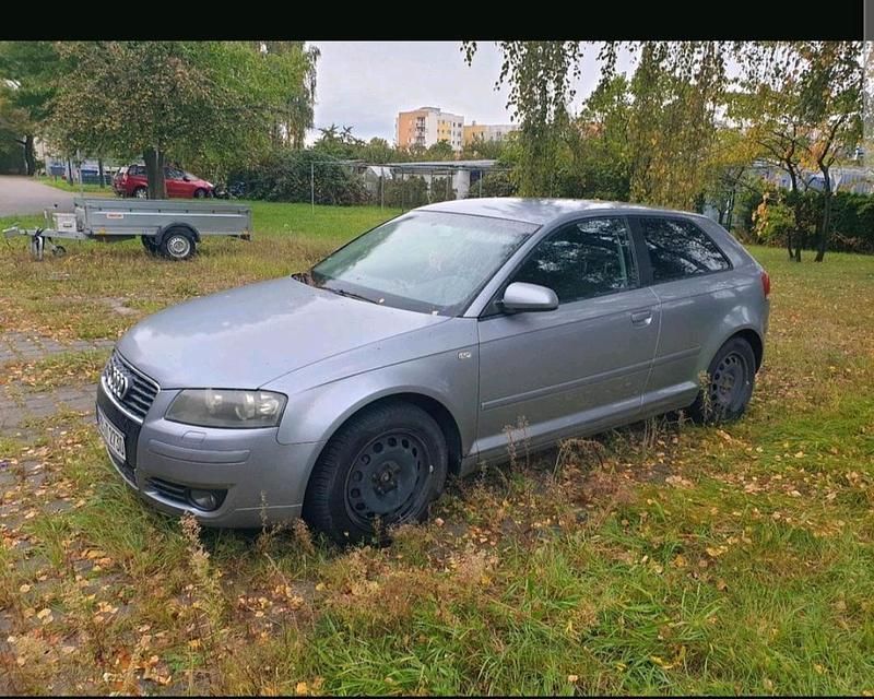 Grau Gebraucht 2004 Audi A3 Limousine | 500 € (Superpreis) - Bild 1/4