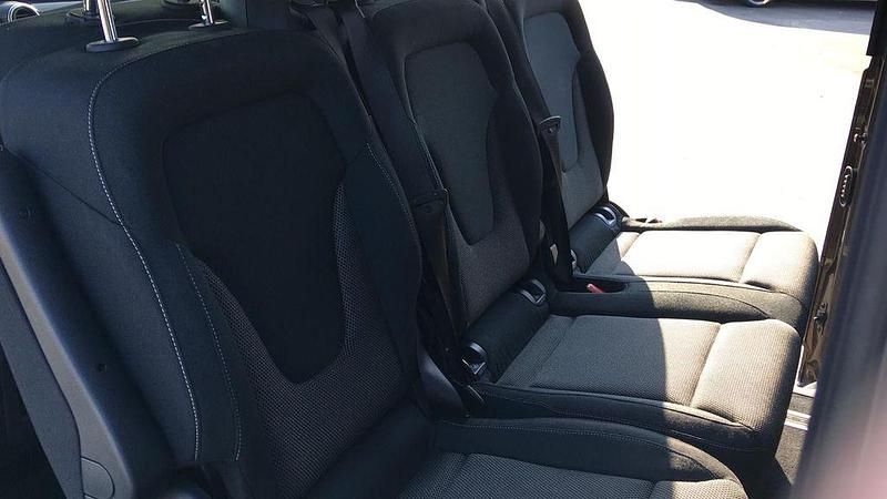 Gebraucht Mercedes V220 163 PS (119 kW) 2017 Braun Van / Kleinbus