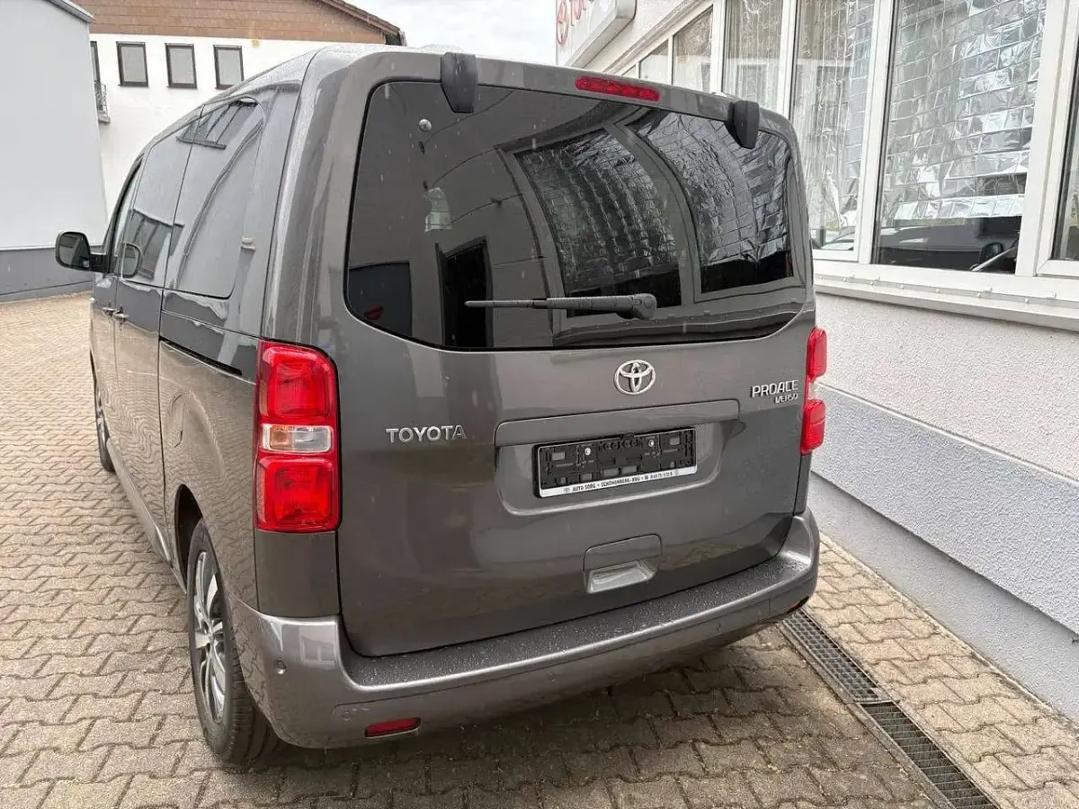 Gebraucht Toyota Proace Verso Comfort 177 PS (130 kW) 2023 Basaltgrau Kombi