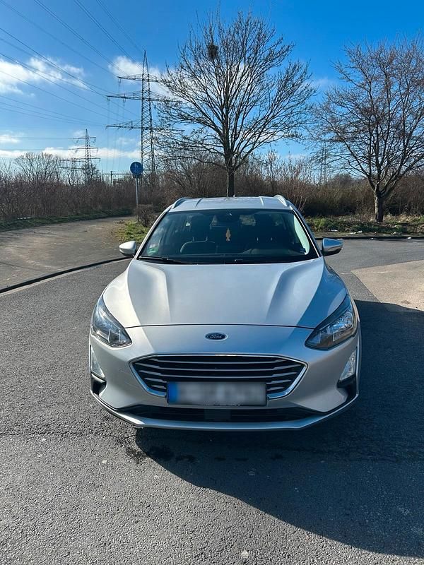 Gebraucht Ford Focus Cool & Connect 125 PS (91 kW) 2021 Silber Kombi