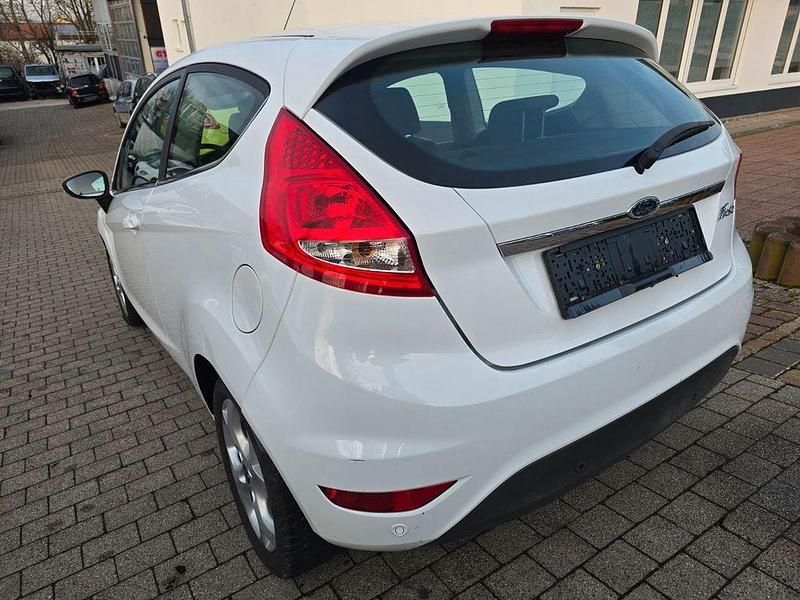 Gebraucht Ford Fiesta Titanium 82 PS (60 kW) 2010 Weiß Kleinwagen