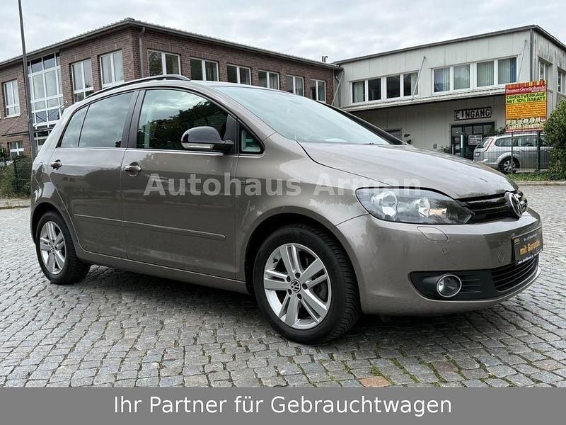 Braun Gebraucht 2013 VW Golf VII Match Limousine | 7.490 € (Guter Preis) - Bild 1/4