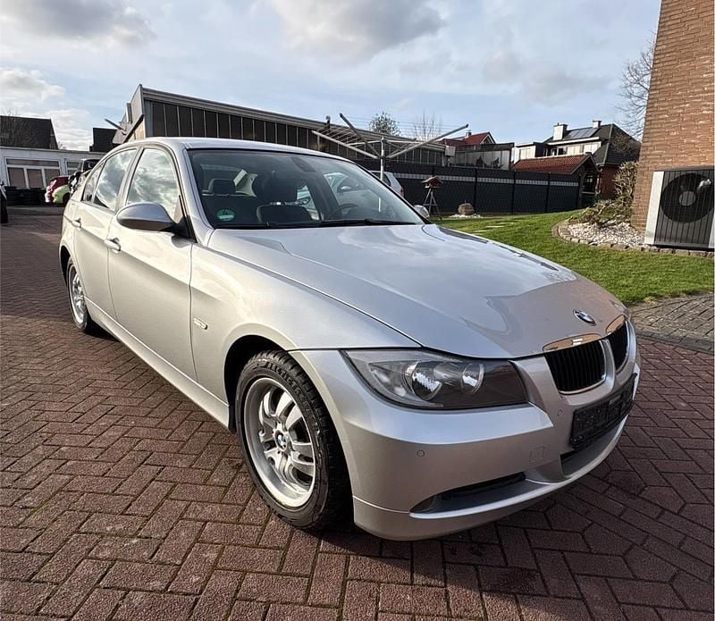 Gebraucht BMW 318 129 PS (94 kW) 2006 Grau Limousine