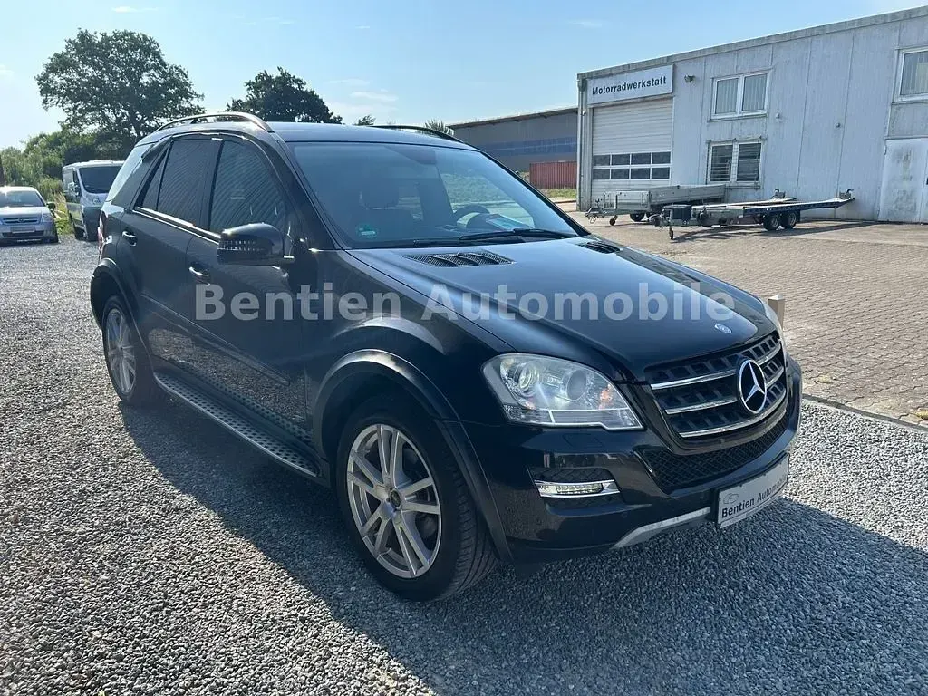 Gebraucht Mercedes ML350 231 PS (169 kW) 2010 Schwarz SUV