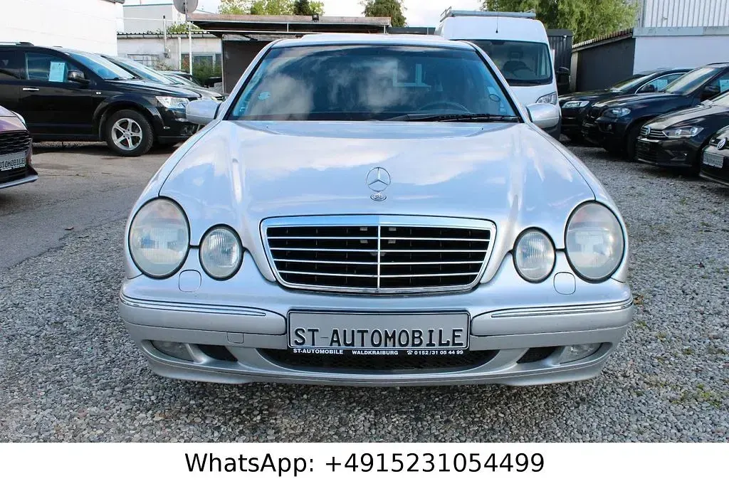 Second-hand Mercedes E220 Avantgarde 143 CP (105 kW) 2001 Argintiu Berlinǎ