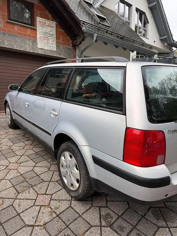 Gebraucht VW Passat 125 PS (91 kW) 2000 Grau Kombi