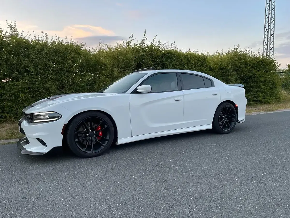 Gebraucht Dodge Charger 492 PS (361 kW) 2020 Weiß Limousine