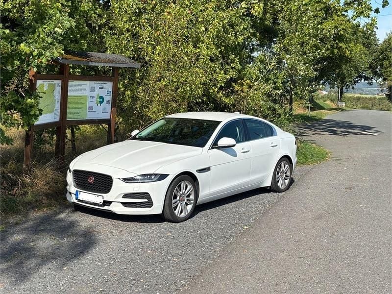 Weiß Gebraucht 2019 Jaguar XE SE Limousine | 19.500 € (Guter Preis) - Bild 1/4