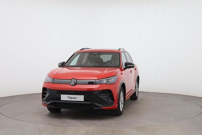 Rot Gebraucht 2024 VW Tiguan R-line SUV | 46.290 € - Bild 1/4