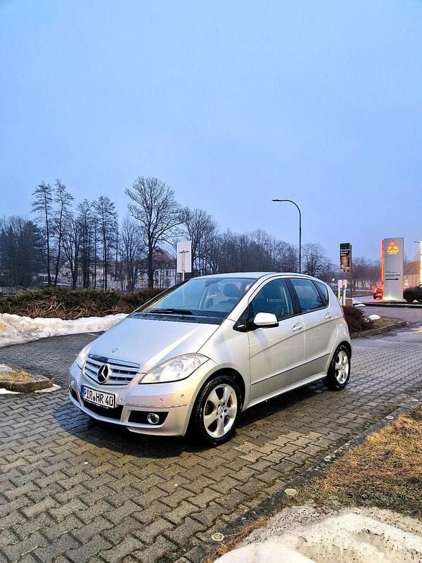 Gebraucht Mercedes A180 109 PS (80 kW) 2010 Silber Limousine