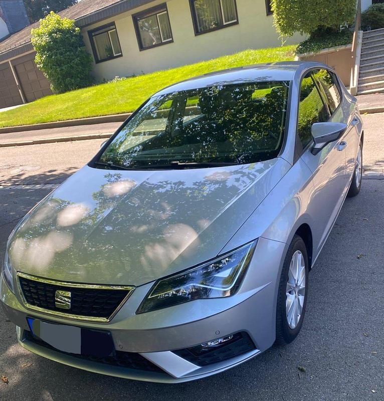 Silber Gebraucht 2019 Seat Leon XCELLENCE Limousine | 10.999 € (Superpreis) - Bild 1/4