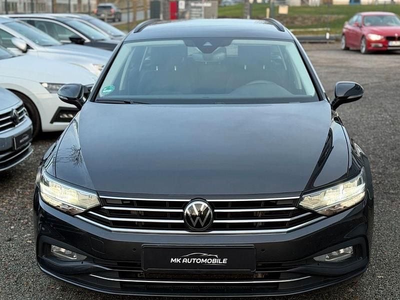 Gebraucht VW Passat 150 PS (110 kW) 2022 Grau Limousine