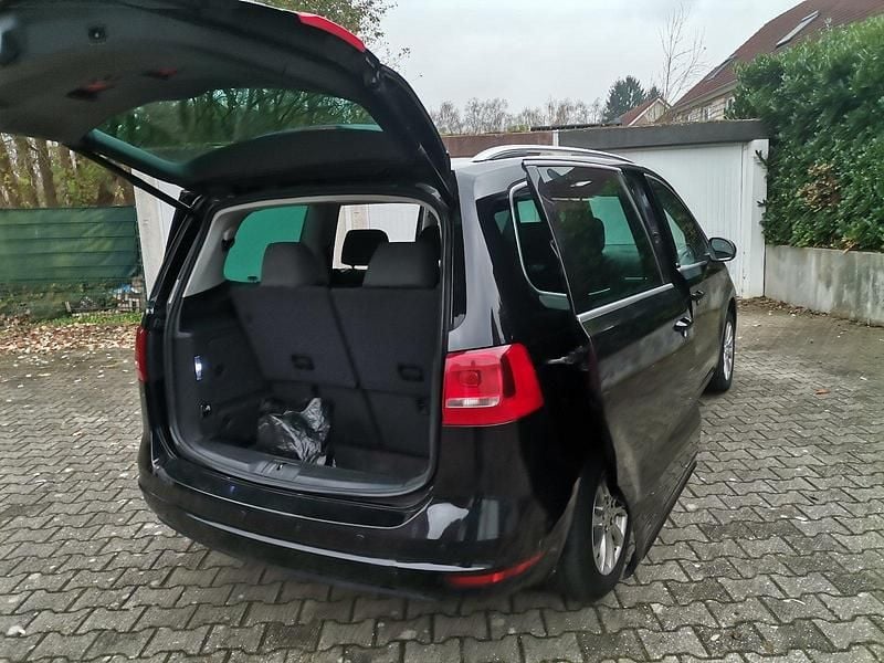 Schwarz Gebraucht 2012 VW Sharan Style Van / Kleinbus | 10.499 € (Fairer Preis) - Bild 1/4
