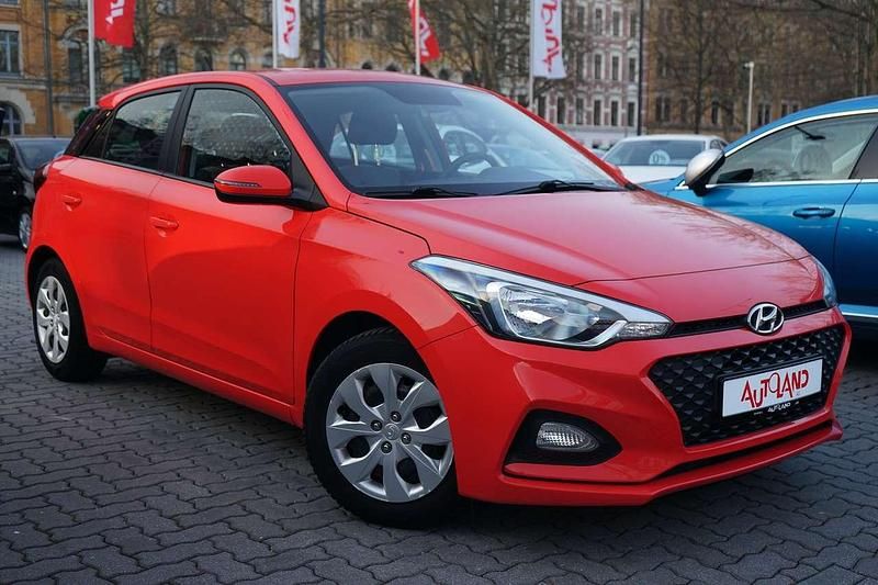 Gebraucht Hyundai i20 Select 75 PS (55 kW) 2019 Rot Kleinwagen