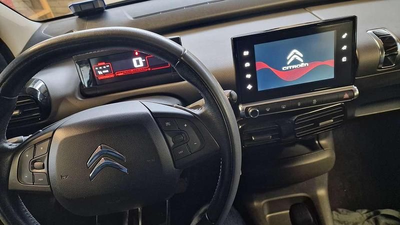 Gebraucht Citroën C4 Feel 99 PS (72 kW) 2016 Lackierung aluminiumgrau/met SUV