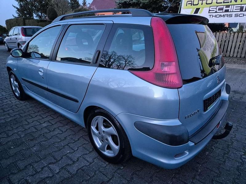 Gebraucht Peugeot 206 Tendance 109 PS (80 kW) 2003 Farbe islandgrau/metallic Kombi