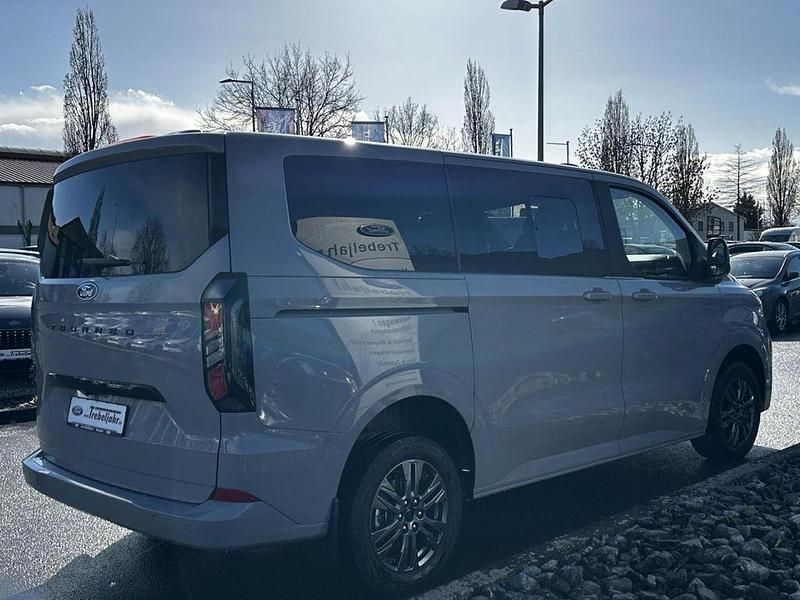 Neu Ford Tourneo Custom Titanium 170 PS (125 kW) 2026 Grau Van