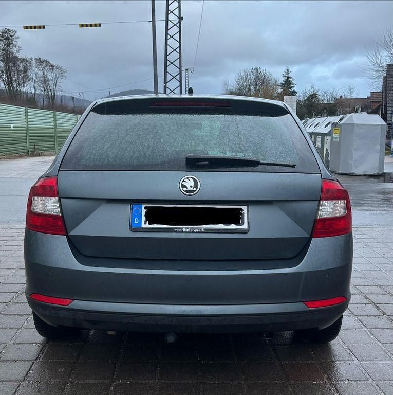 Gebraucht Skoda Rapid Active 105 PS (77 kW) 2014 Grau Kleinwagen