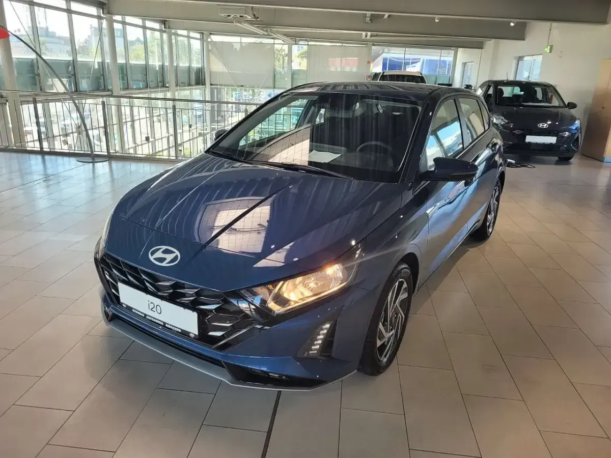 Gebraucht Hyundai i20 Trend 101 PS (74 kW) 2025 Vibrant blue / mic Kleinwagen