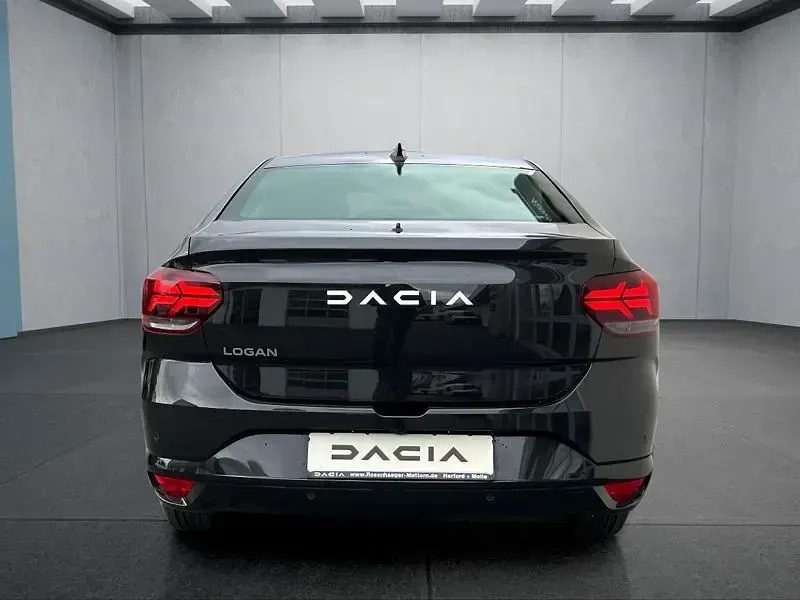 Używany Dacia Logan 90 KM (66 kW) 2024 Czarny Sedan/Limuzyna