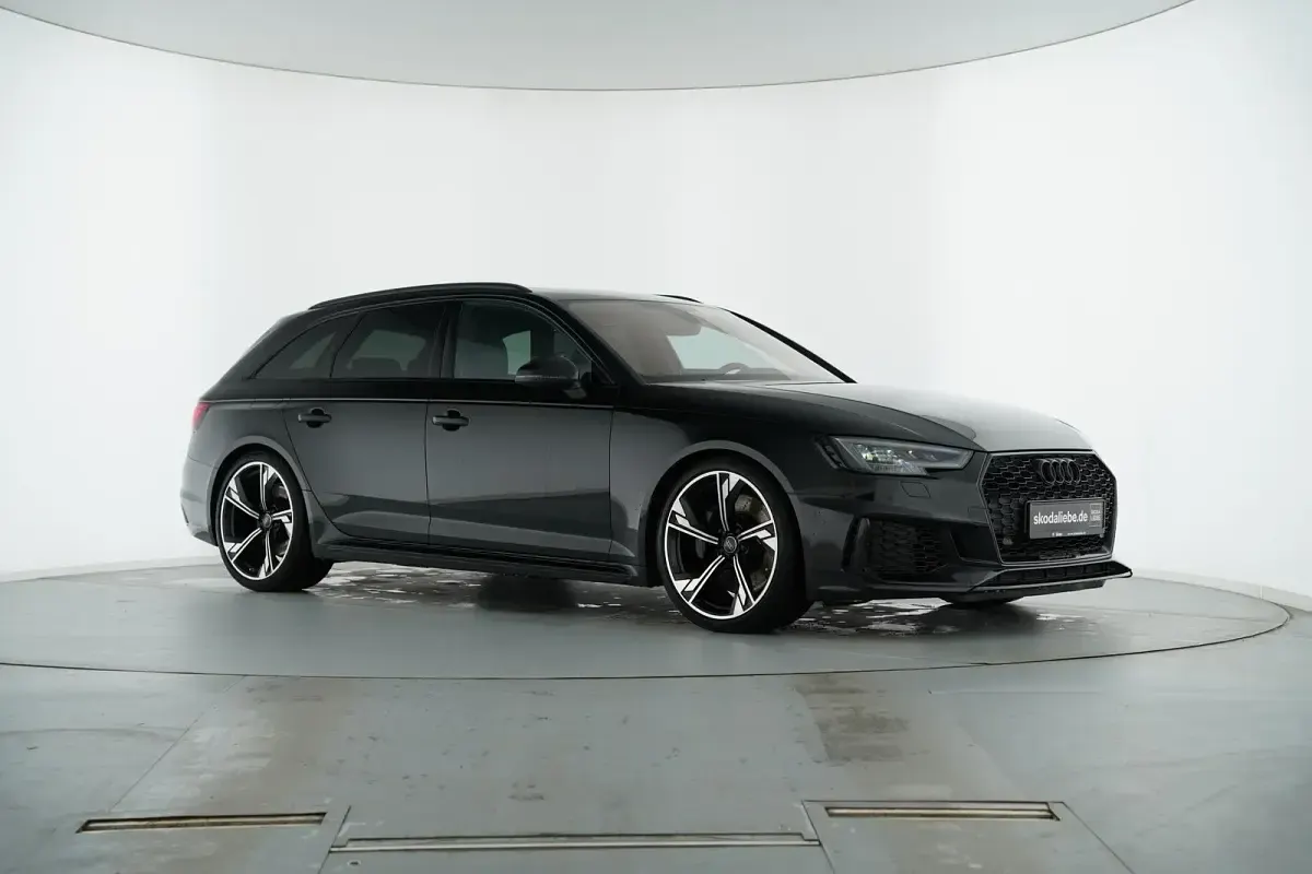 Gebraucht Audi RS4 Sport 450 PS (330 kW) 2019 Mythosschwarz metallic Kombi