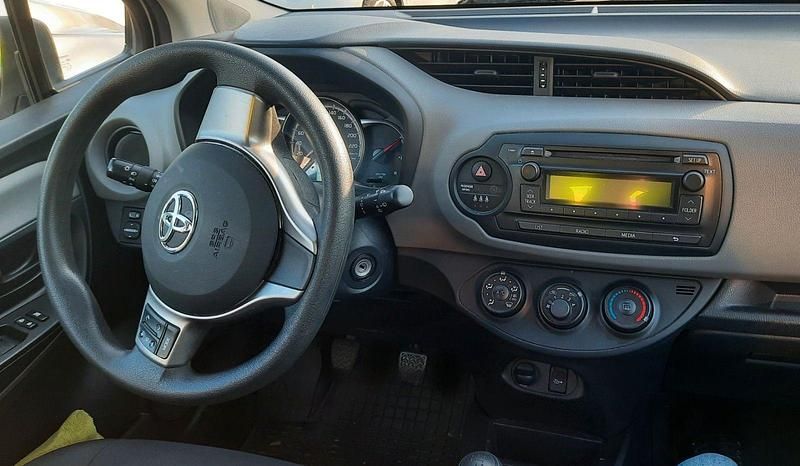 Gebraucht Toyota Yaris 69 PS (50 kW) 2016 Weiß Kleinwagen