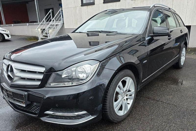 Gebraucht Mercedes C180 156 PS (114 kW) 2012 Schwarz Kombi
