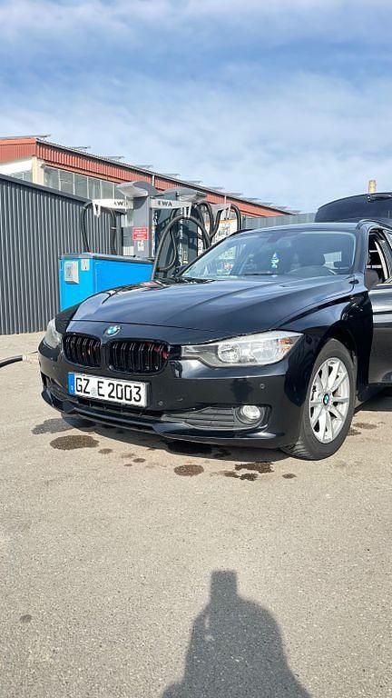 Gebraucht BMW 320 Luxury Line 184 PS (135 kW) 2012 Schwarz Kombi