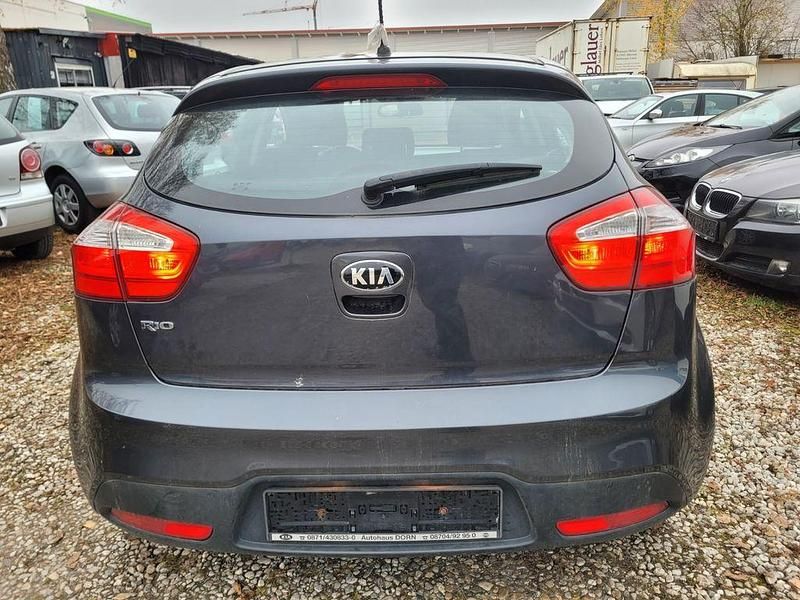 Second-hand Kia Rio 86 CP (63 kW) 2014 Gri Berlinǎ