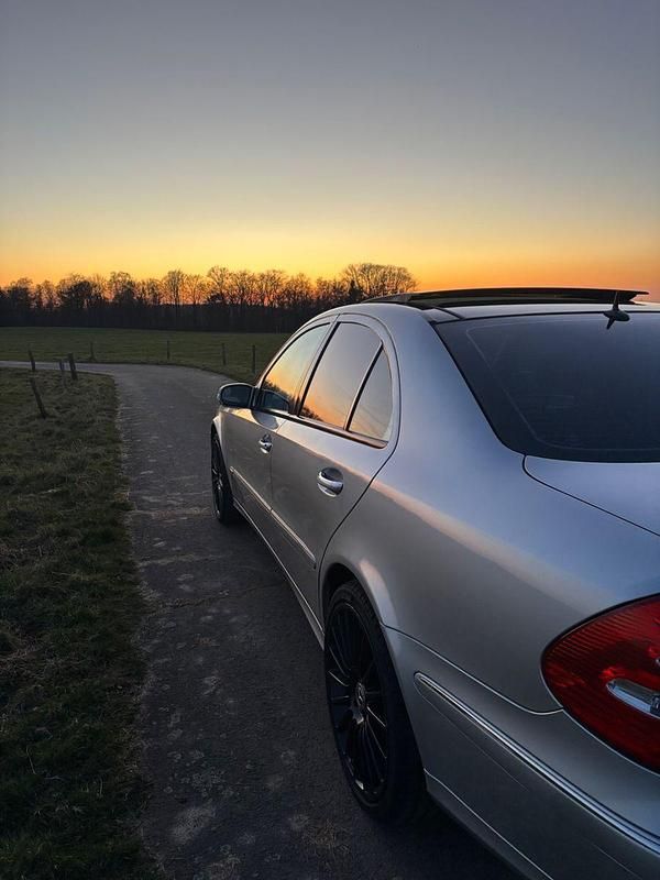 Gebraucht Mercedes E240 Avantgarde 177 PS (130 kW) 2002 Silber Limousine