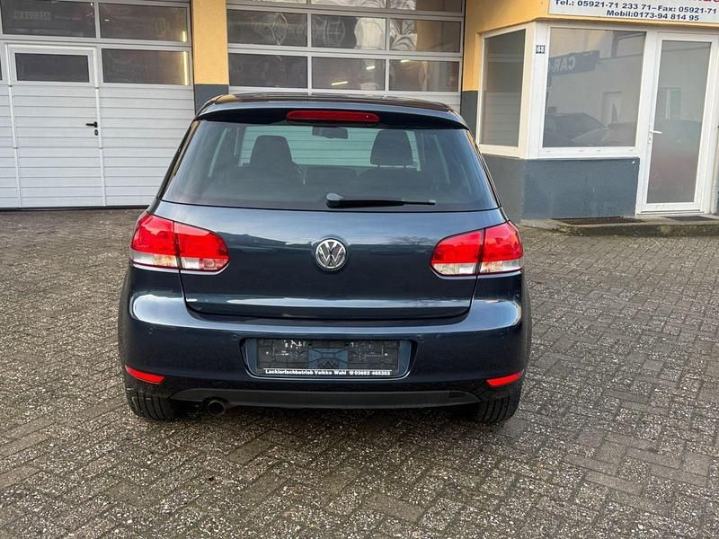 Gebraucht VW Golf VII Match 105 PS (77 kW) 2012 Blau Limousine