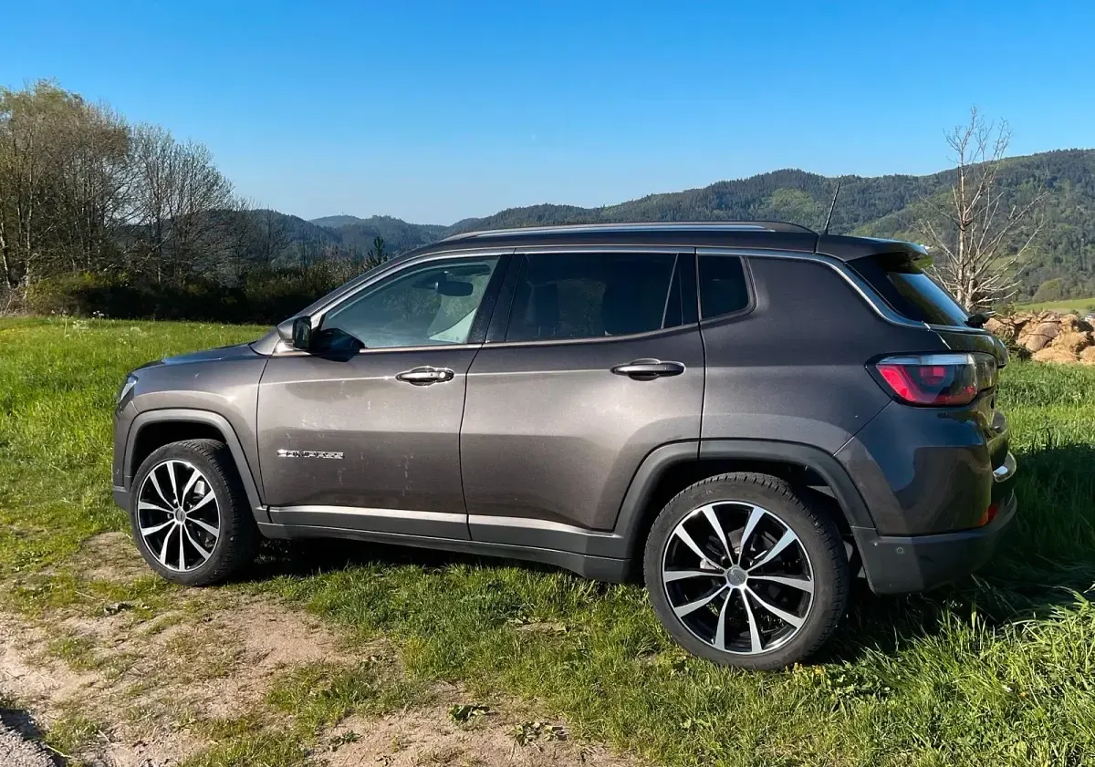 Gebraucht Jeep Compass Limited 140 PS (102 kW) 2019 Grau SUV