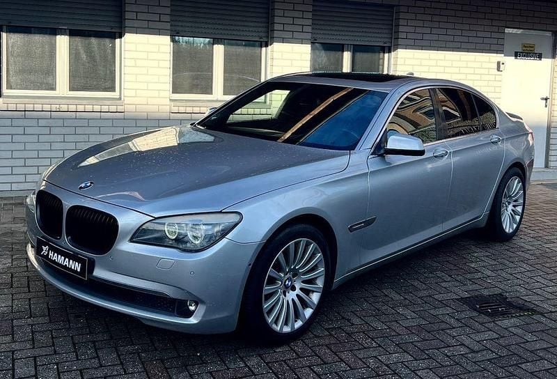 Silber Gebraucht 2009 BMW 750 Performance Limousine | 10.900 € (Guter Preis) - Bild 1/4