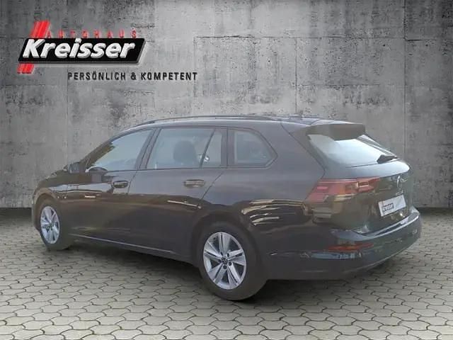 Gebraucht VW Golf VIII Life 150 PS (110 kW) 2023 Grau (uranograu) Kombi
