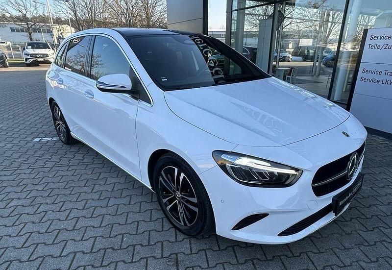 Gebraucht Mercedes B220 190 PS (139 kW) 2024 Weiß Van / Kleinbus