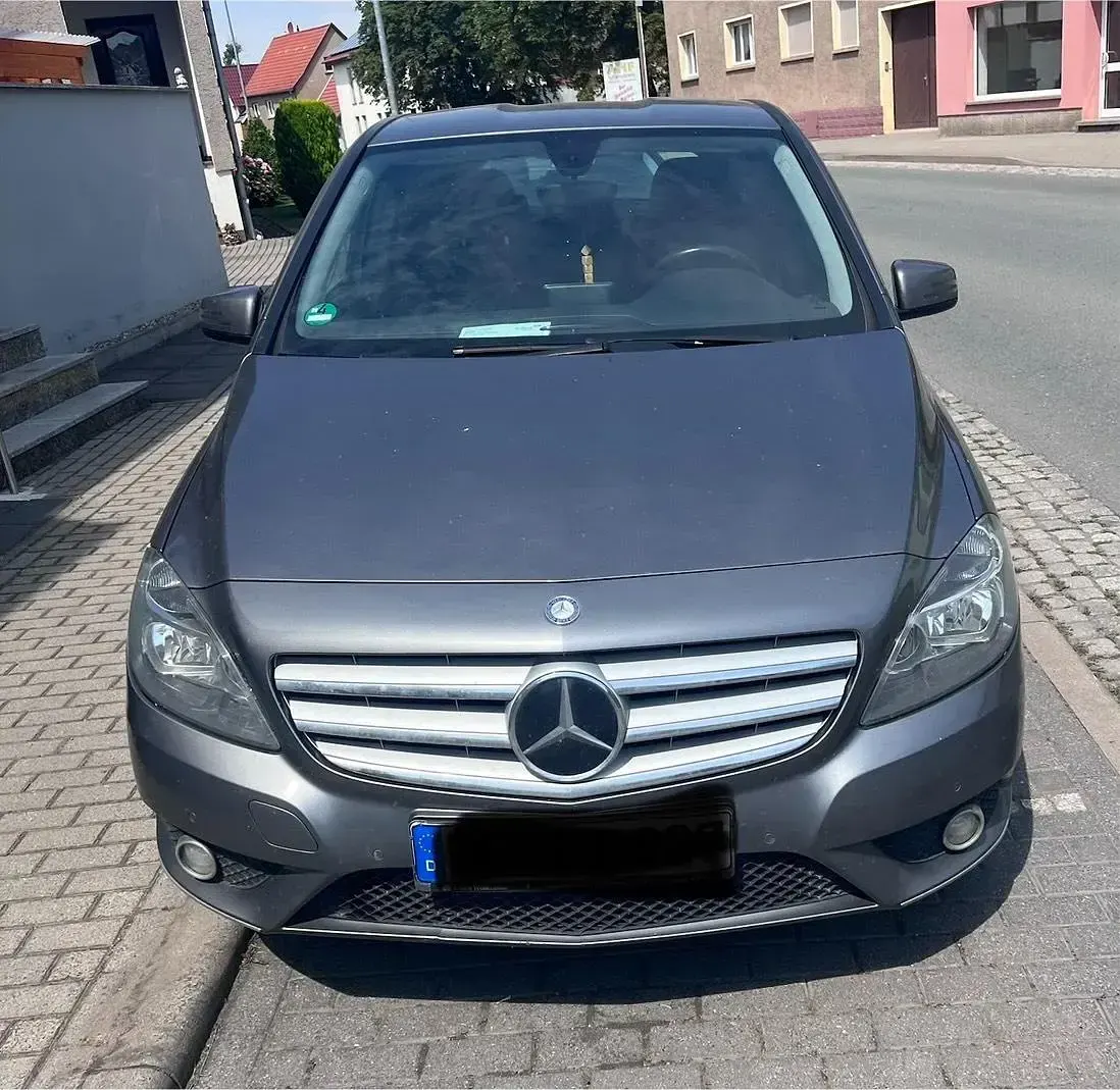 Gebraucht Mercedes B200 156 PS (114 kW) 2013 Silber Kleinwagen