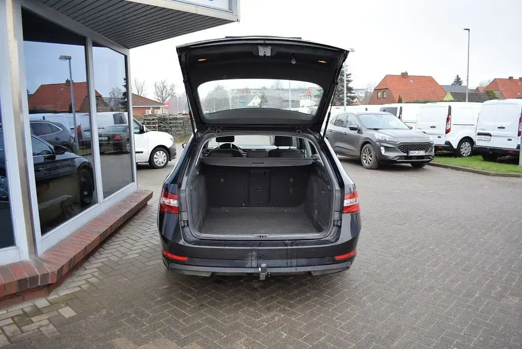 Gebraucht Skoda Superb Ambition 150 PS (110 kW) 2015 Schwarz Kombi