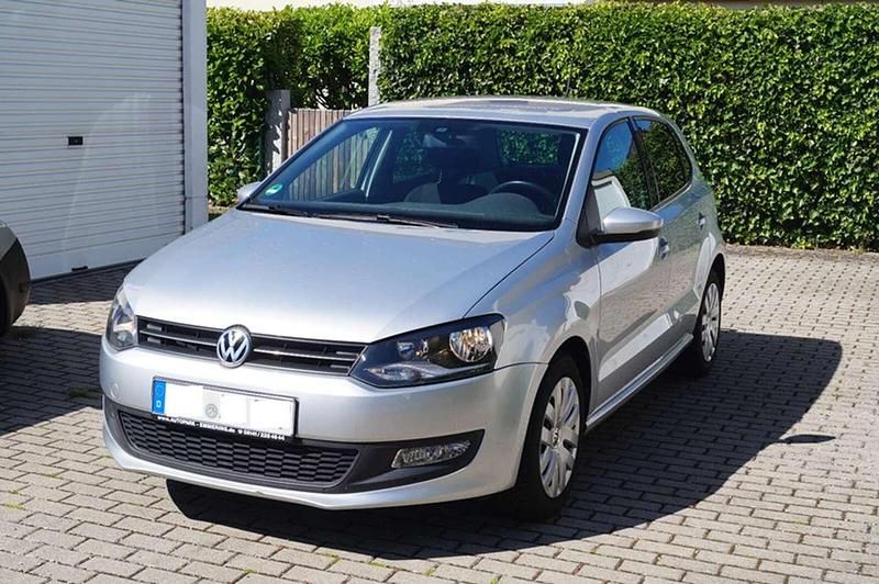 Silber Gebraucht 2010 VW Polo Team Limousine | 5.900 € (Fairer Preis) - Bild 1/4