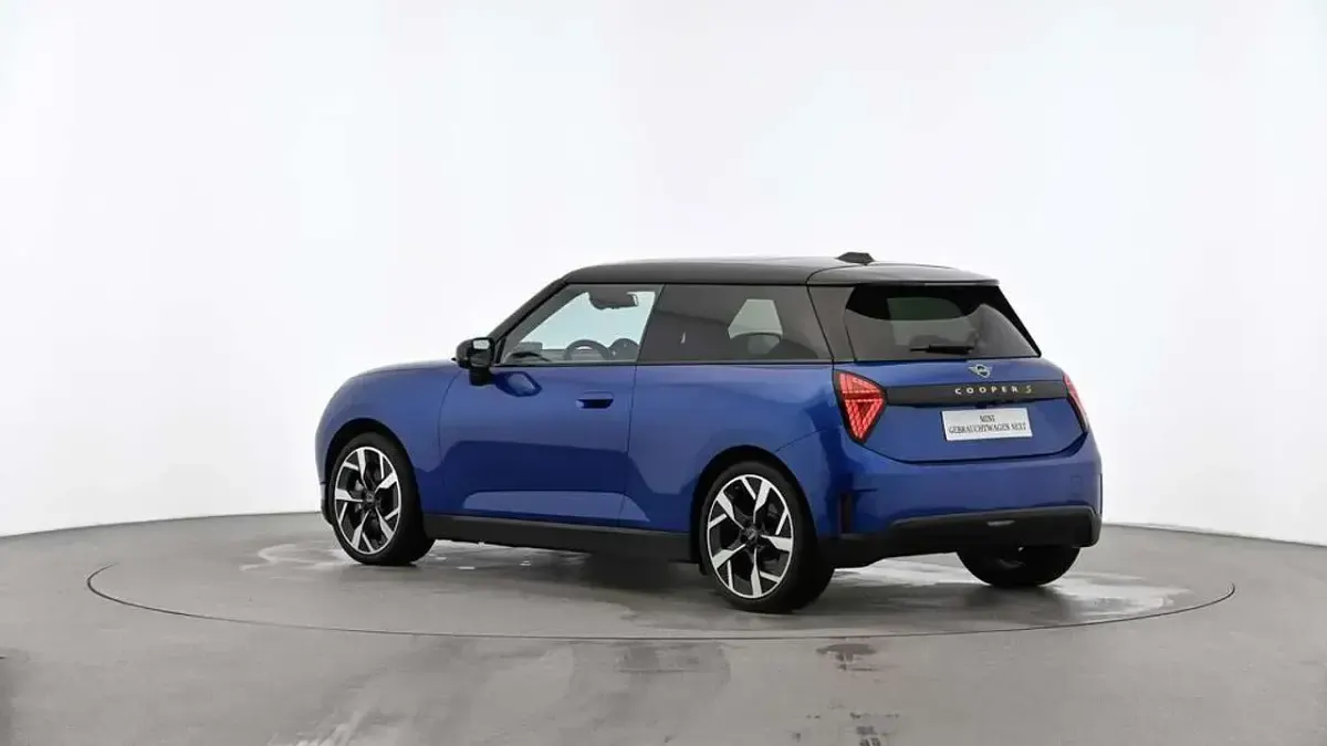 Gebraucht Mini Cooper SE Favoured 160 kW (218 PS) 2024 Blau Kleinwagen
