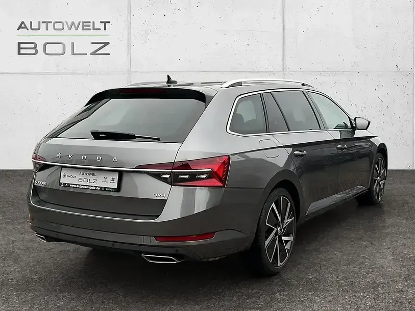 Gebraucht Skoda Superb Style 280 PS (205 kW) 2022 Grau Kombi