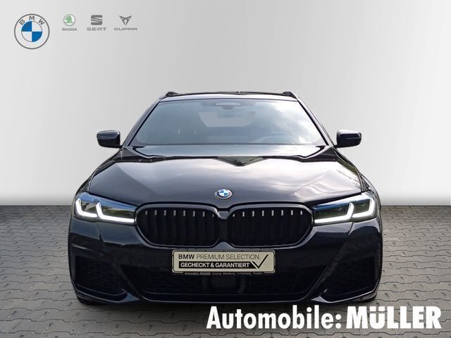 Gebraucht BMW 520 M Sport 190 PS (139 kW) 2022 Black sapphire metallic Kombi