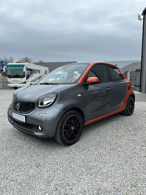 Grau Gebraucht 2015 Smart ForFour Edition #1 Kleinwagen | 7.400 € - Bild 1/4