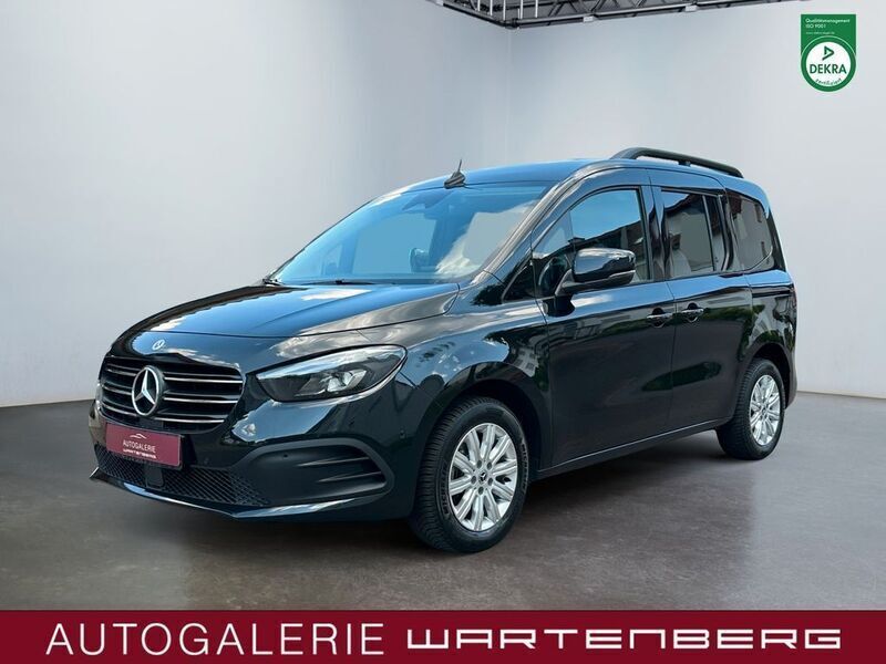 Schwarz Gebraucht 2022 Mercedes 180 Edition Limousine | 24.980 € (Fairer Preis) - Bild 1/4