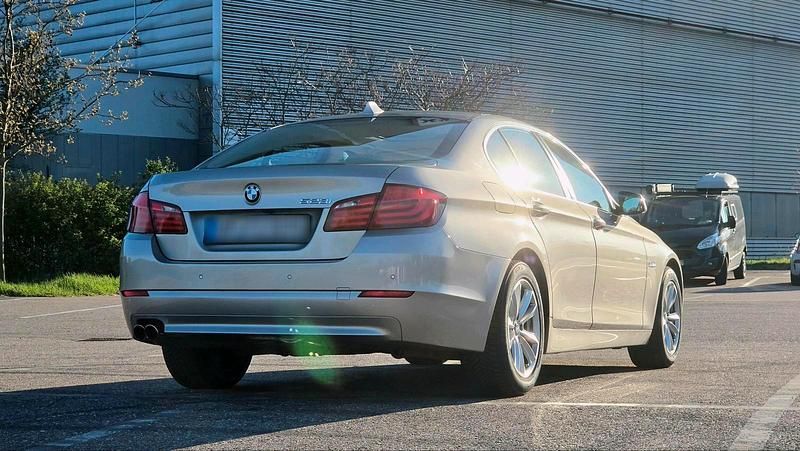 Gebraucht BMW 523 204 PS (150 kW) 2010 Silber Limousine