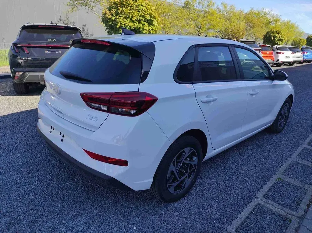 Neu Hyundai i30 GO! 116 PS (85 kW) 2026 Weiß Limousine