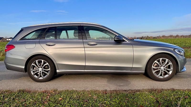 Grau Gebraucht 2016 Mercedes C180 Avantgarde Kombi | 16.800 € (Fairer Preis) - Bild 1/4