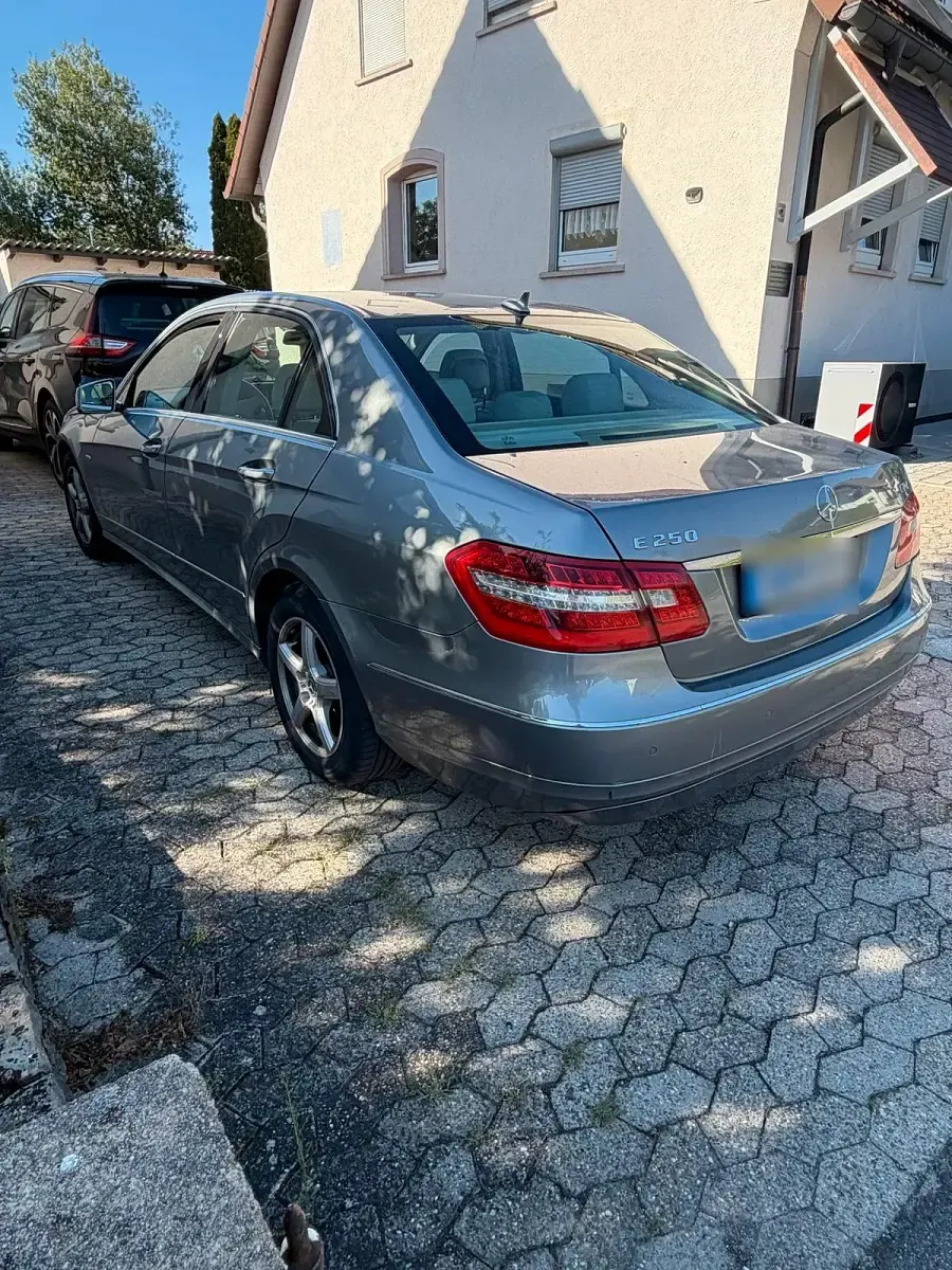 Gebraucht Mercedes E250 204 PS (150 kW) 2009 Grau Limousine